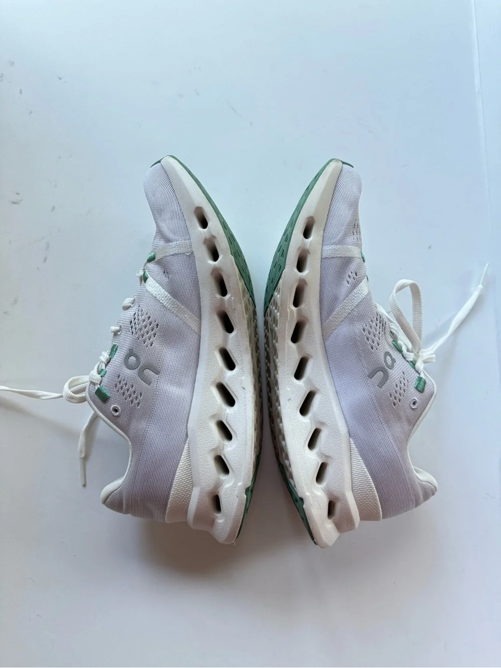 On Running Cloudsurfer Sneaker
